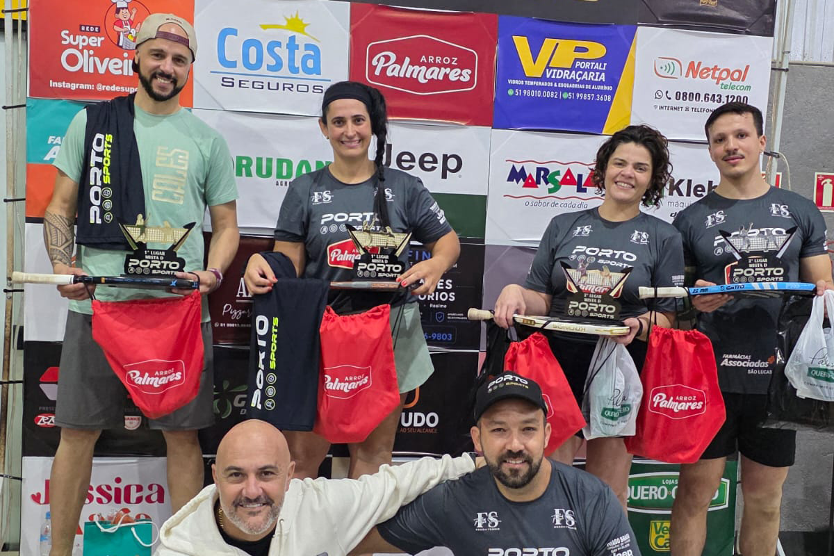 Atletas e organizadores do Torneio Porto Sports de Beach Tennis com apoio do Arroz Palmares.